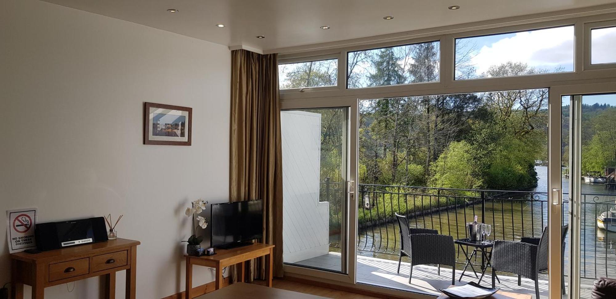Marina Boathouse, Lake Windermere Lets โบว์เนส ออน วินเดอเมียร์ ภายนอก รูปภาพ