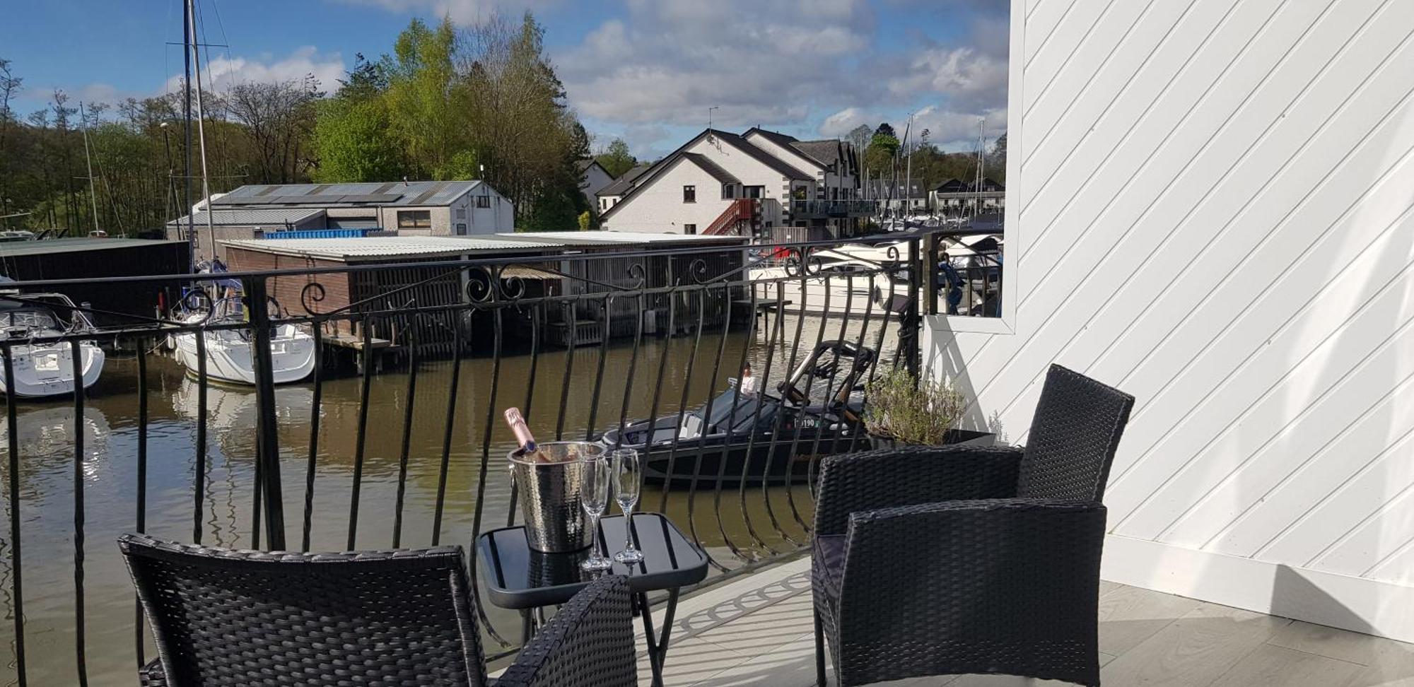 Marina Boathouse, Lake Windermere Lets โบว์เนส ออน วินเดอเมียร์ ภายนอก รูปภาพ