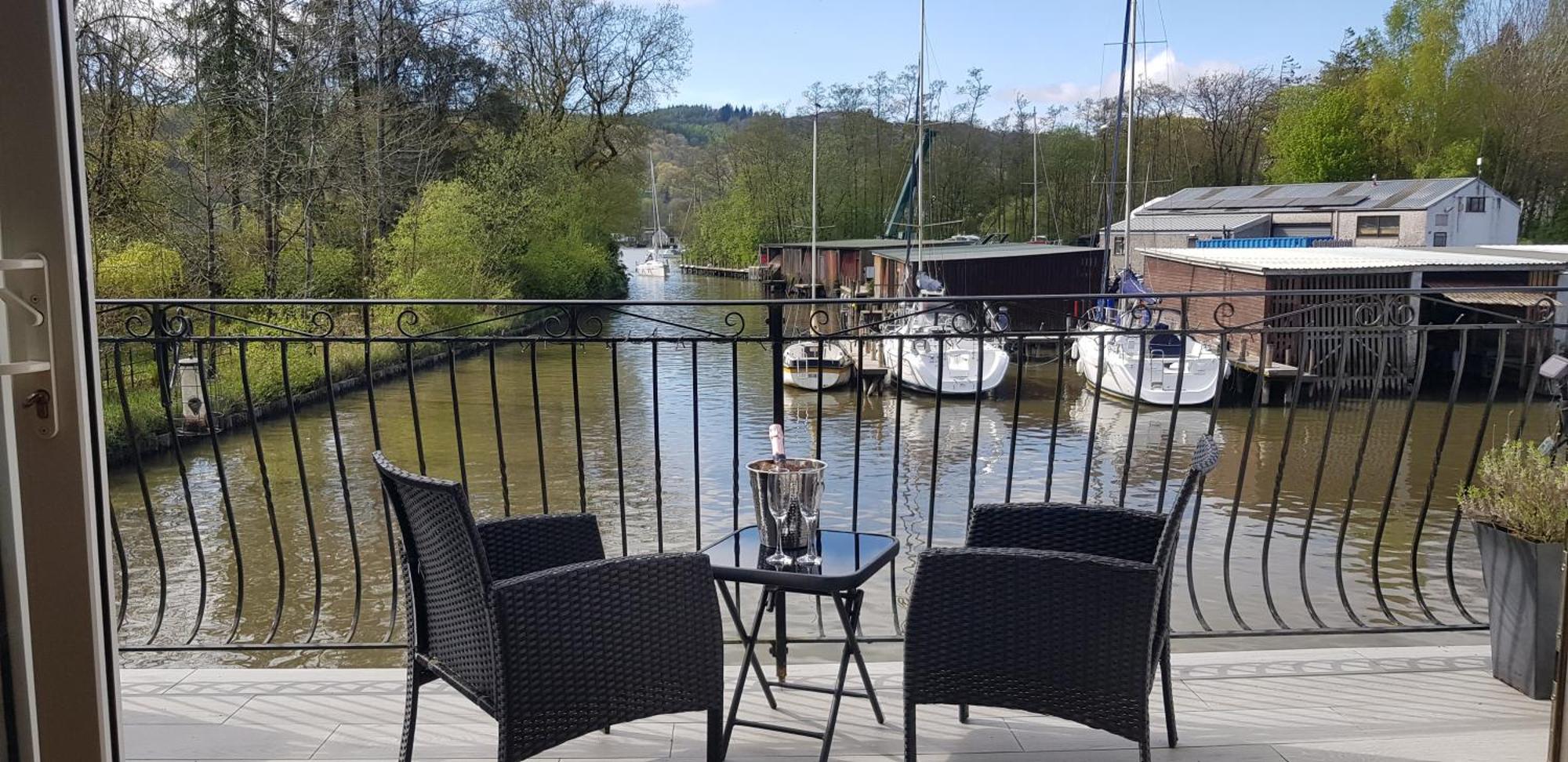 Marina Boathouse, Lake Windermere Lets โบว์เนส ออน วินเดอเมียร์ ภายนอก รูปภาพ
